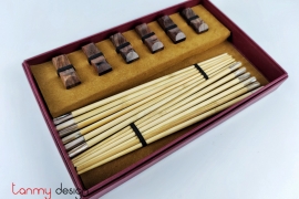 Set of 6 pairs of bamboo chopsticks with mussel shell head of chopstick with chopstick holders